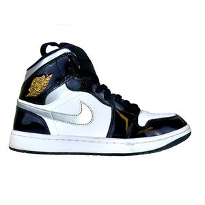 AIR JORDAN 1 MID SE IN BLACK/WHITE/SILVER METALLIC